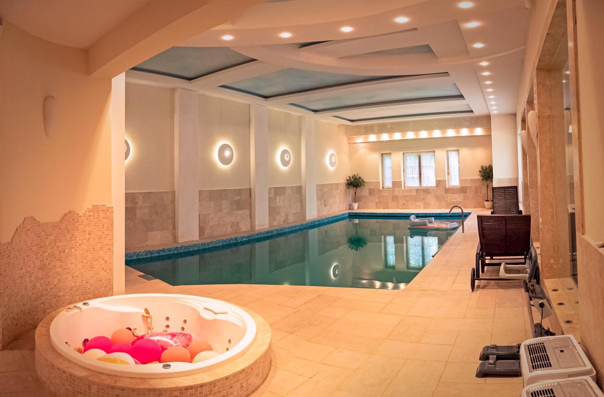 Luxury Villa Indoor Pool Warsaw Magdalenka 外观 照片